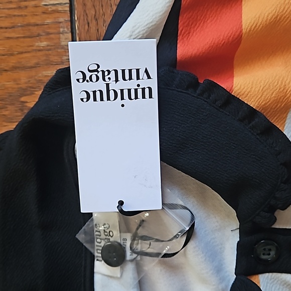 Unique vintage brand new top - Picture 3 of 3